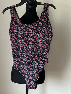 Vintage Pro Spirit Black Scoop-Neck Floral swimsuit with Pink & Green Accents